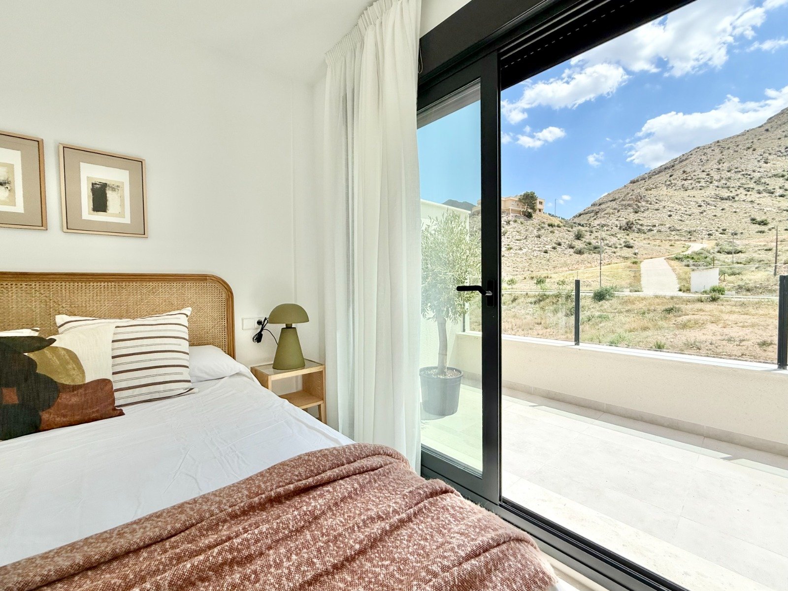 Moderne Bungalows mit Pool und privatem Garten, Cox