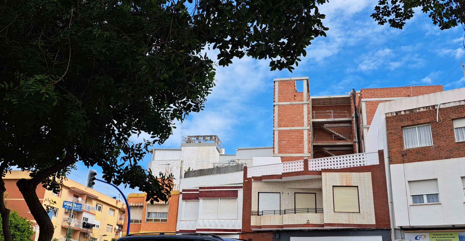 Anlageapartment mit Gartenterrasse, 700 m vom Meer entfernt, mit einer Rendite von 5 % pro Jahr in Torrevieja