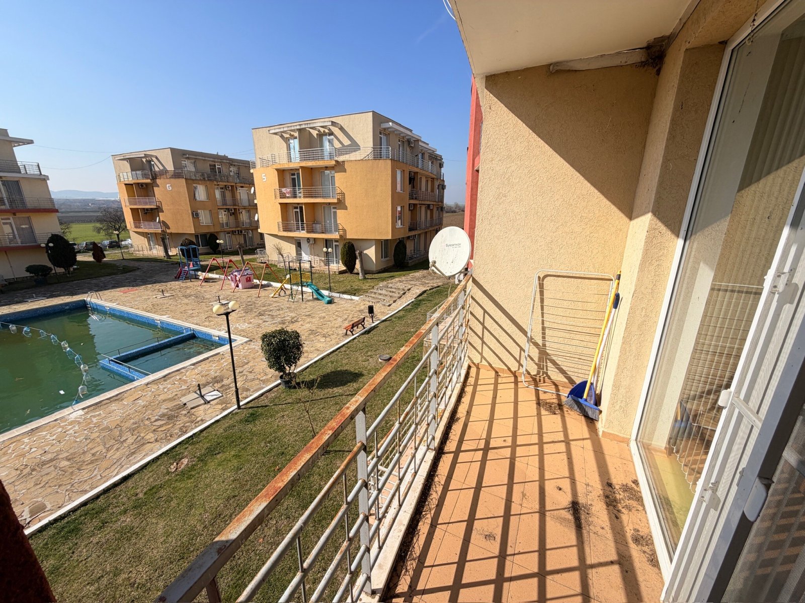 Appartamento con due camere e vista sulla piscina nel complesso Sunny Day 5, Sunny Beach, Bulgaria