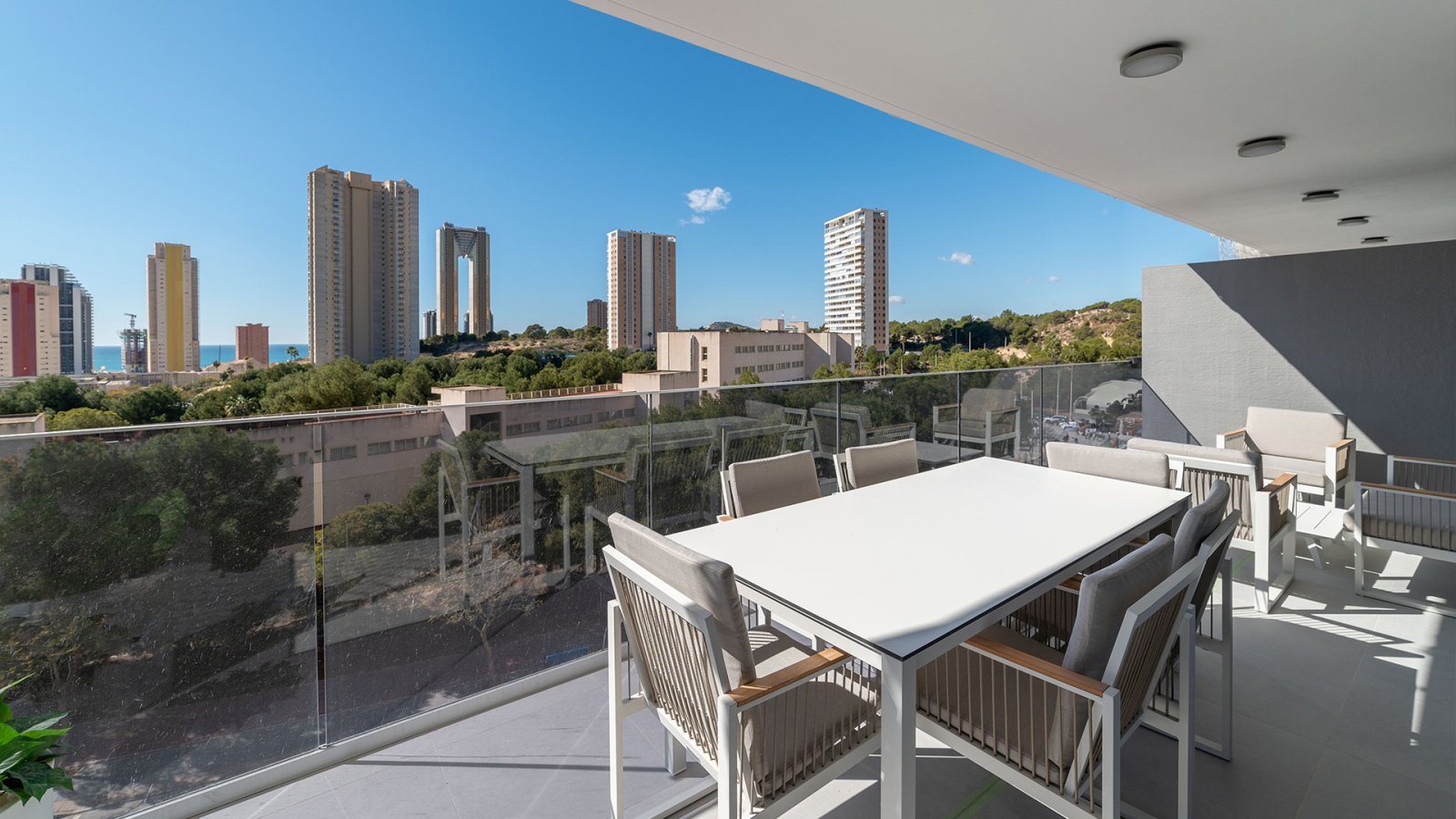 Geräumige Wohnung mit Panoramablick auf das Meer und den Golfplatz in Benidorm