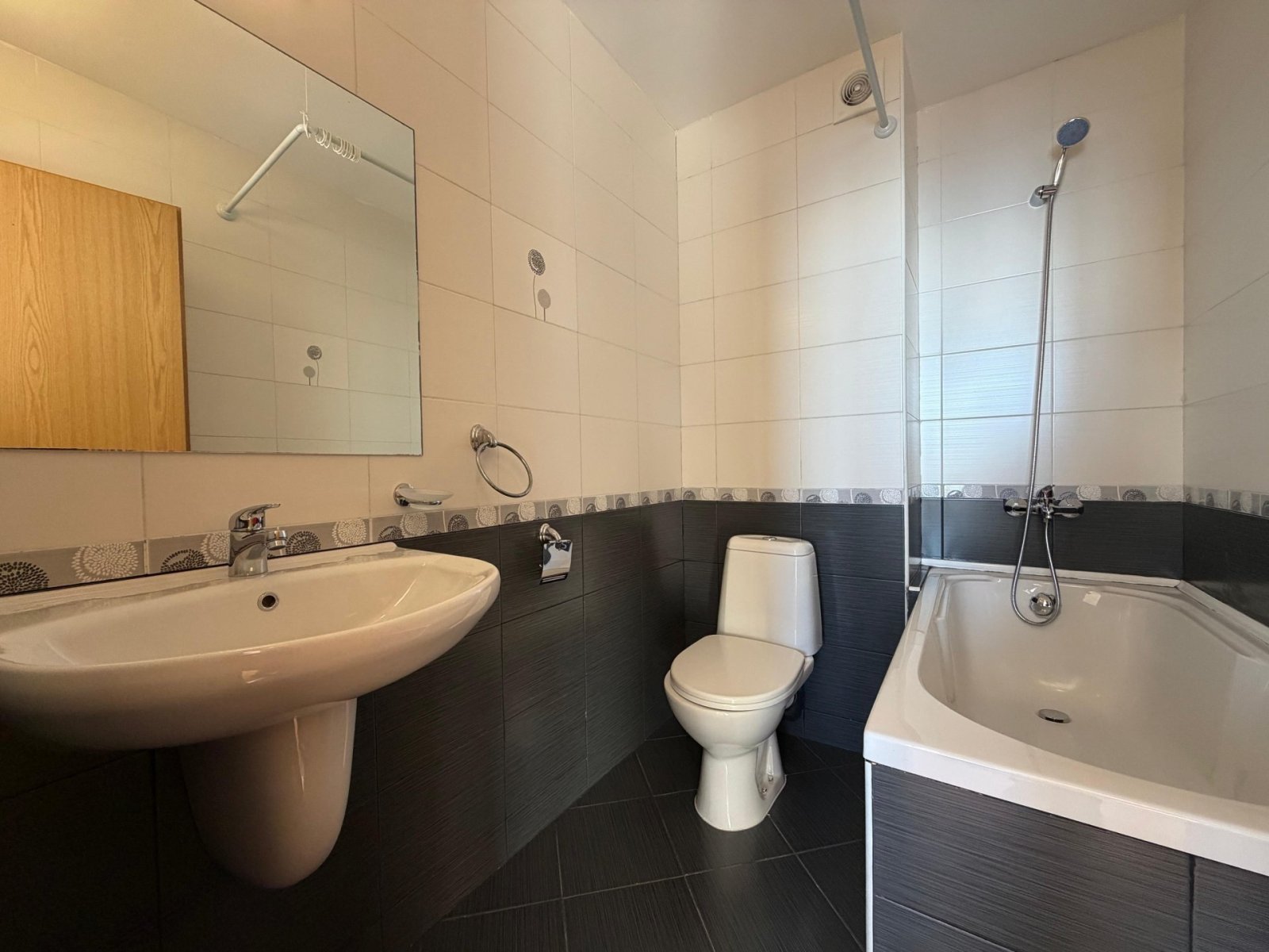 Appartamento con quattro camere (3+1) nel complesso residenziale 