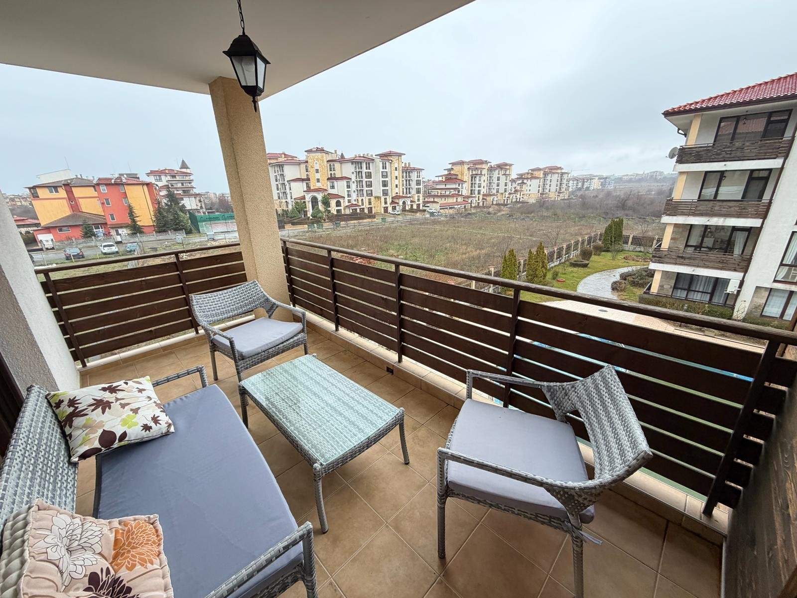 Appartamento con tre stanze e vista sulla piscina nell'area di Viyana, Nessebar, Bulgaria