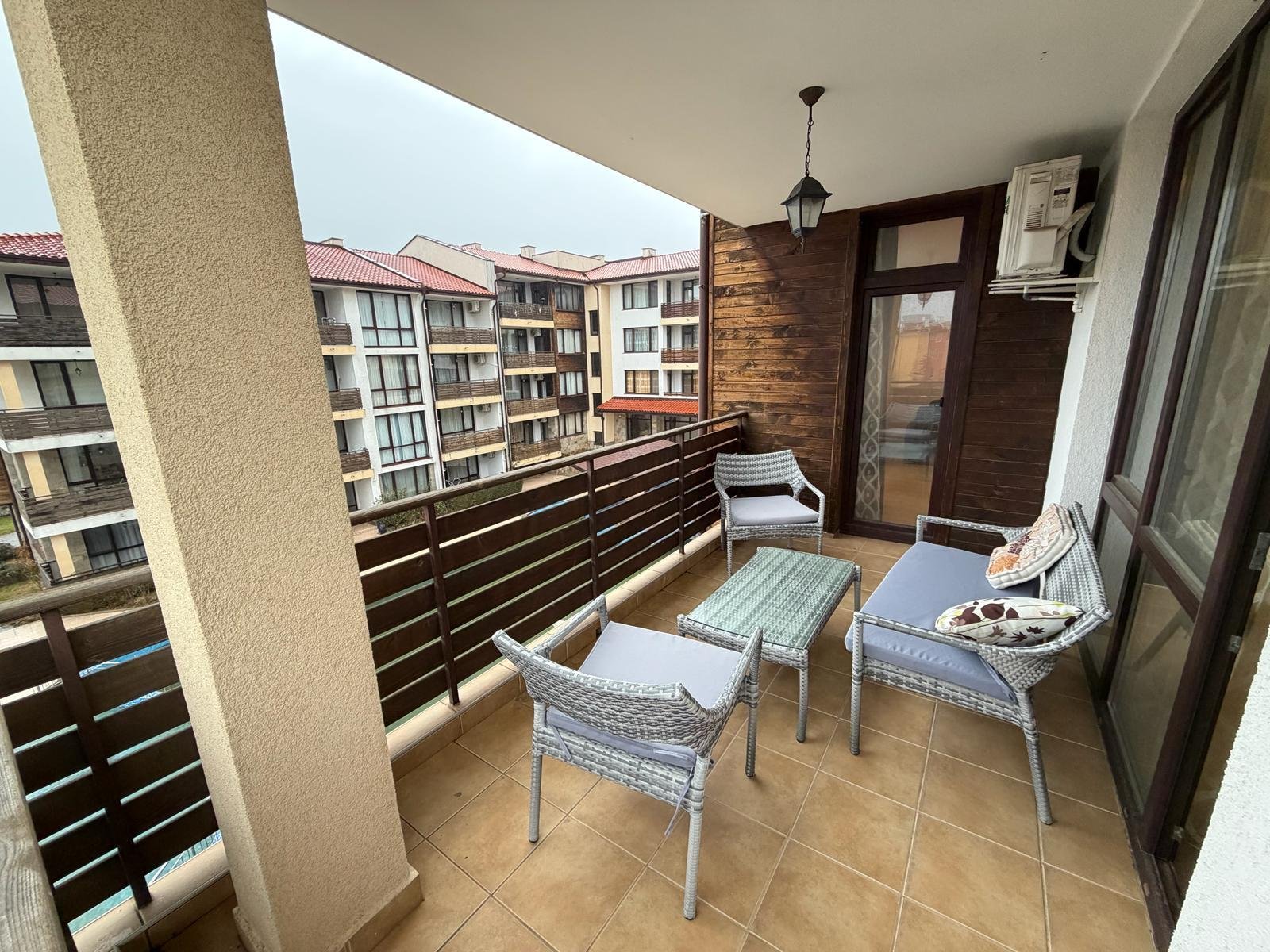 Appartamento con tre stanze e vista sulla piscina nell'area di Viyana, Nessebar, Bulgaria