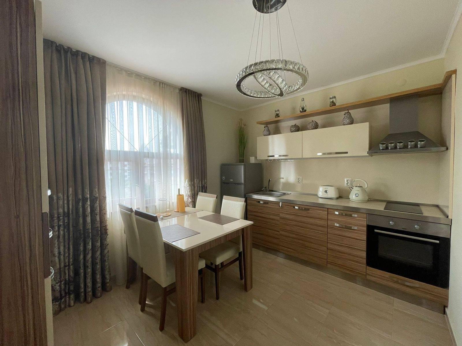 Appartamento con due camere e vista sulla piscina nel complesso Esteban, Nessebar, Bulgaria