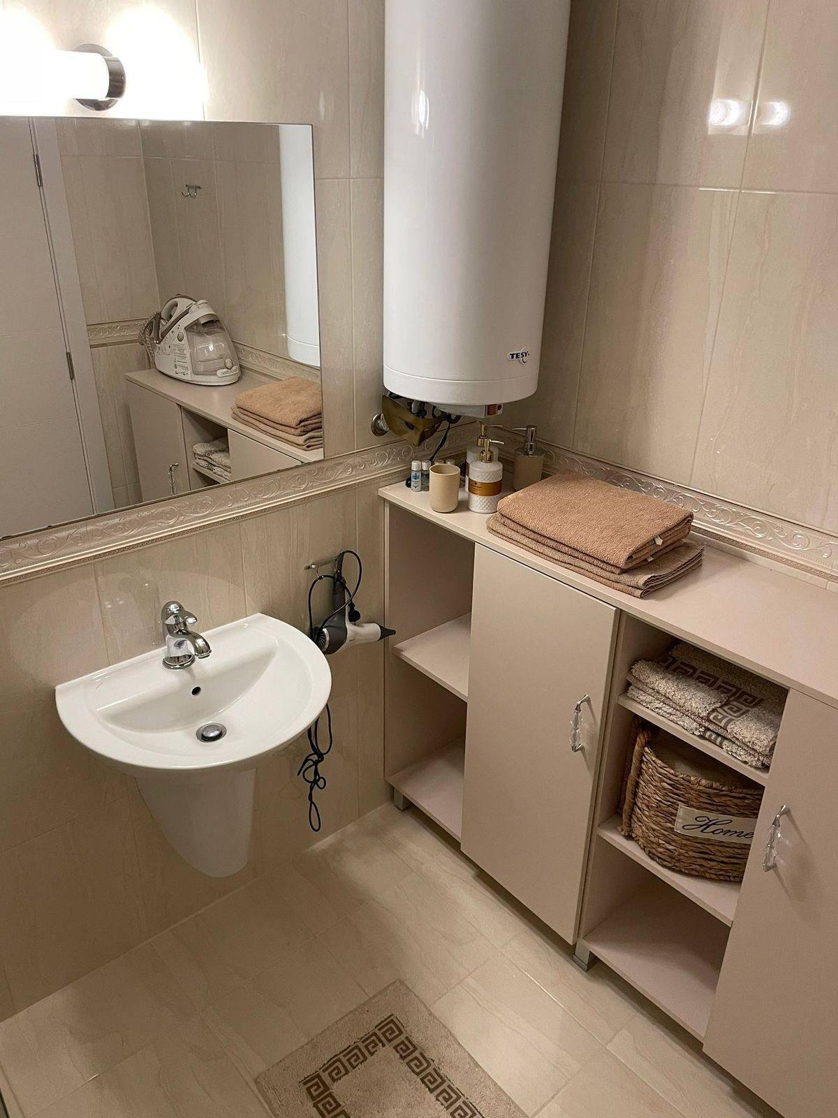 Appartamento con due camere e vista sulla piscina nel complesso Esteban, Nessebar, Bulgaria