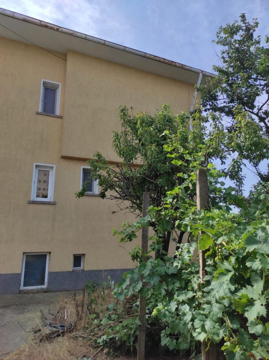 Ampia casa su più livelli con giardino a General Toshevo | 300 m² | €115.500