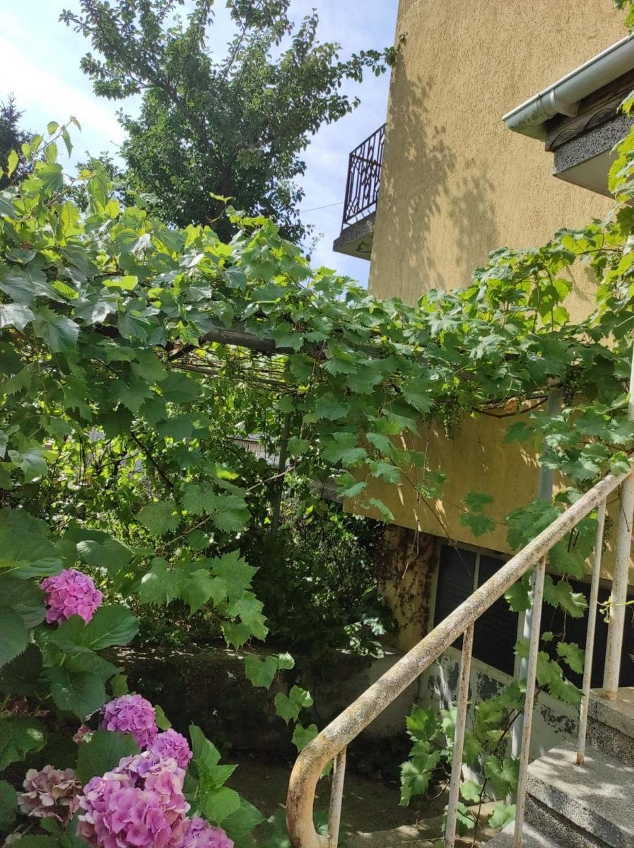 Ampia casa su più livelli con giardino a General Toshevo | 300 m² | €115.500