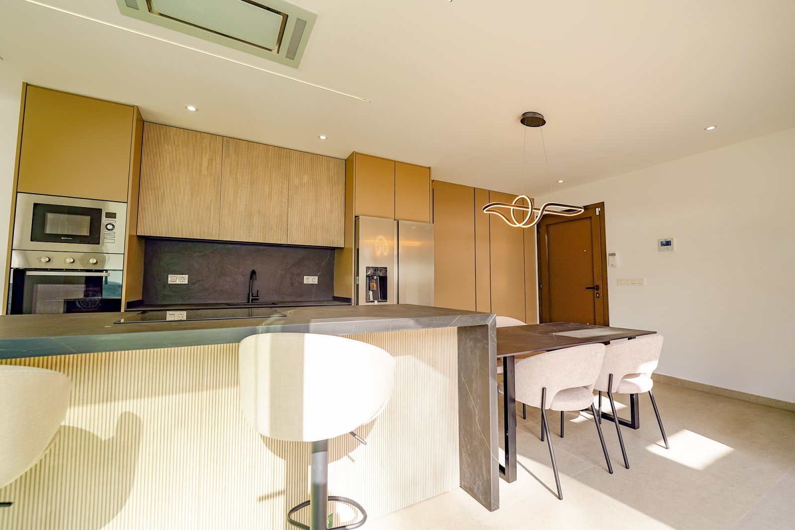 Exklusives Stadthaus, privater Garten und Pool, Heredades