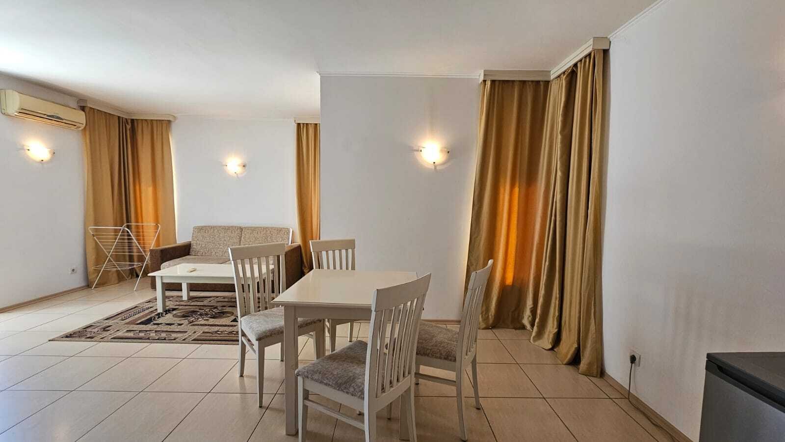 Vari diversi appartamenti con 2 camere nel Tria Apart Sonnenstrand Bulgaria