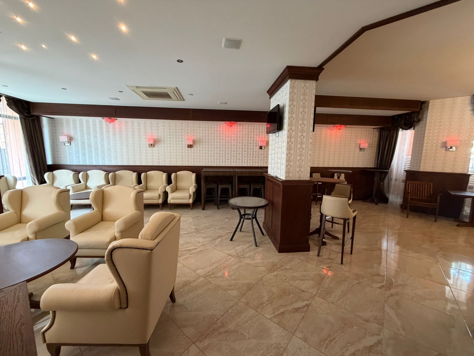 Bar whisky nel complesso Star Dreams, nella città di Sveti Vlas.