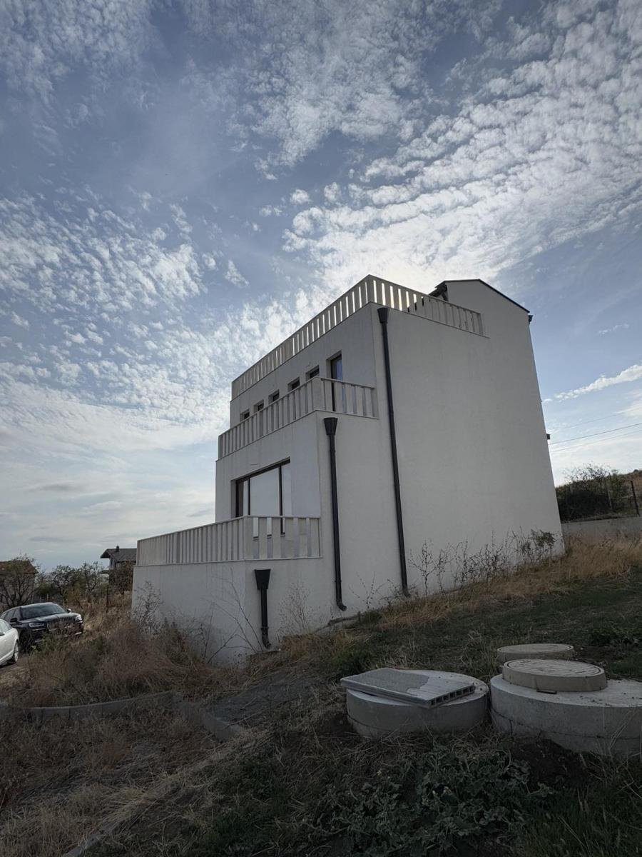 Nuova Casa Moderna con Terrazza Panoramica a Kamenar | 174 m² | €200.025