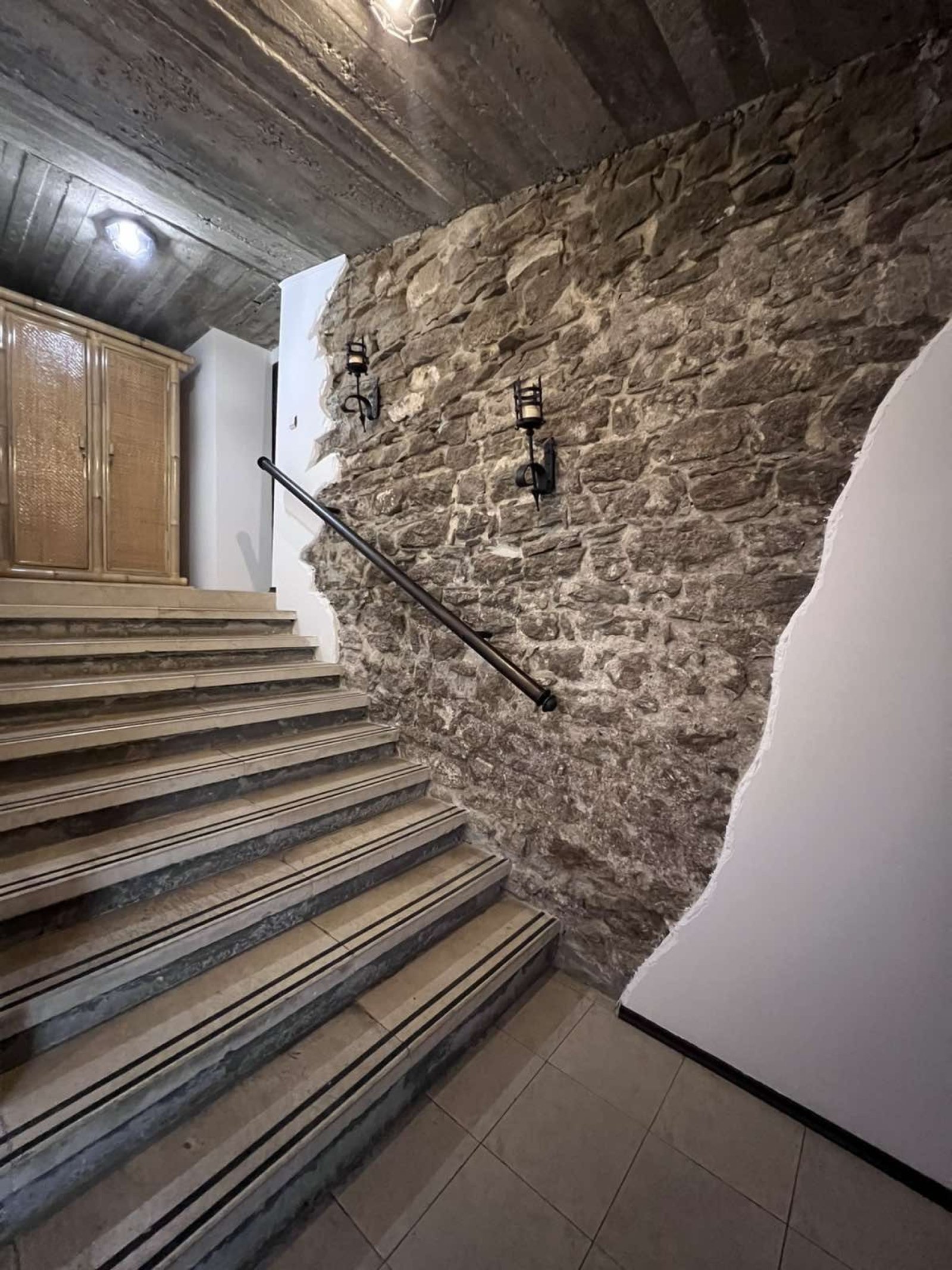 Casa principale, casa degli ospiti, edificio di deposito – 1.000 m² nel complesso di Avren, Varna.