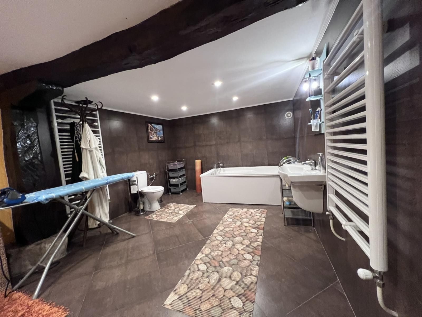 Casa principale, casa degli ospiti, edificio di deposito – 1.000 m² nel complesso di Avren, Varna.