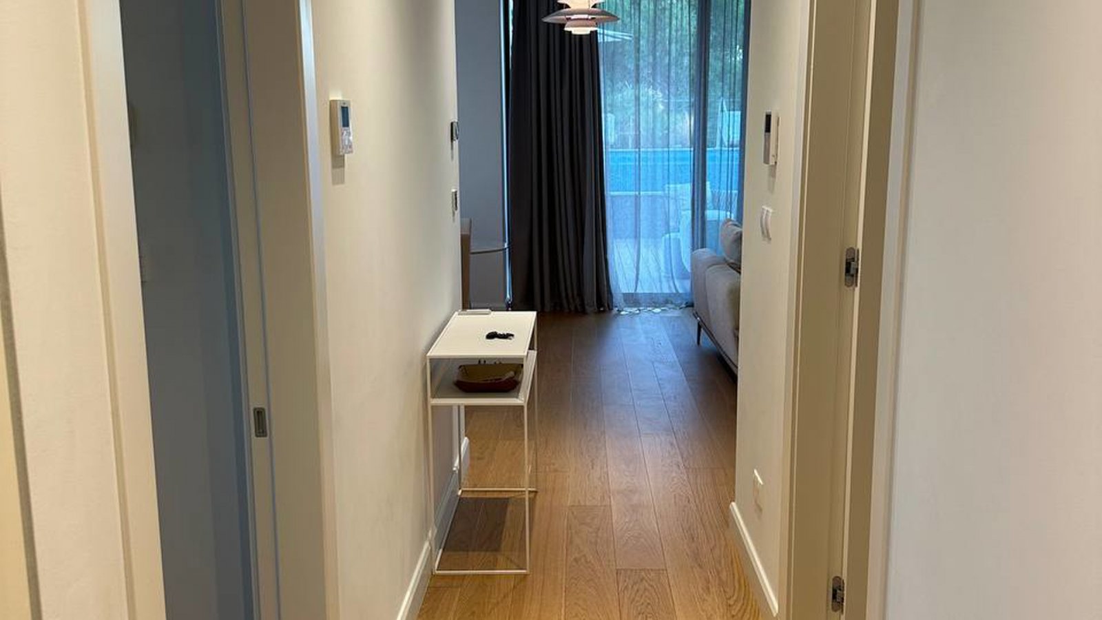 Stilvolles Apartment mit vier Schlafzimmern, nur wenige Schritte vom Strand (Potamos Germasogeia) in Limassol entfernt
