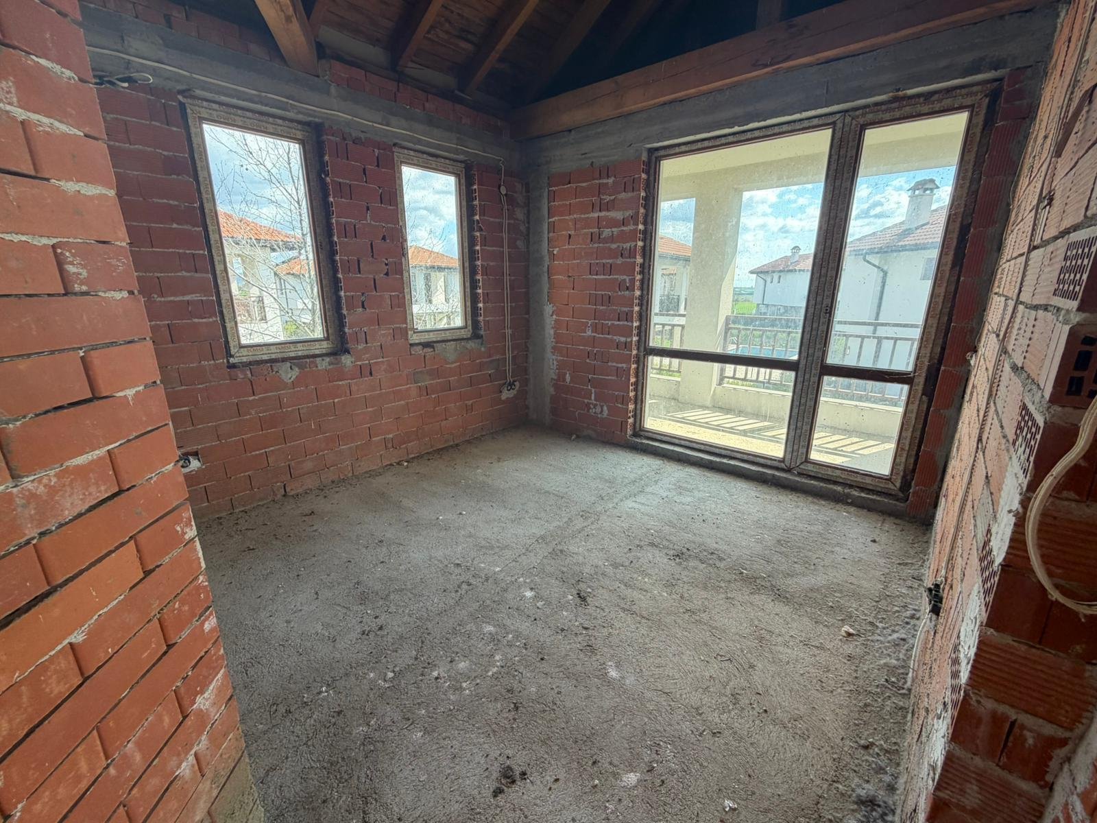 Casa allo stadio di costruzione nel complesso Floral Meadows Kableshkovo Bulgaria