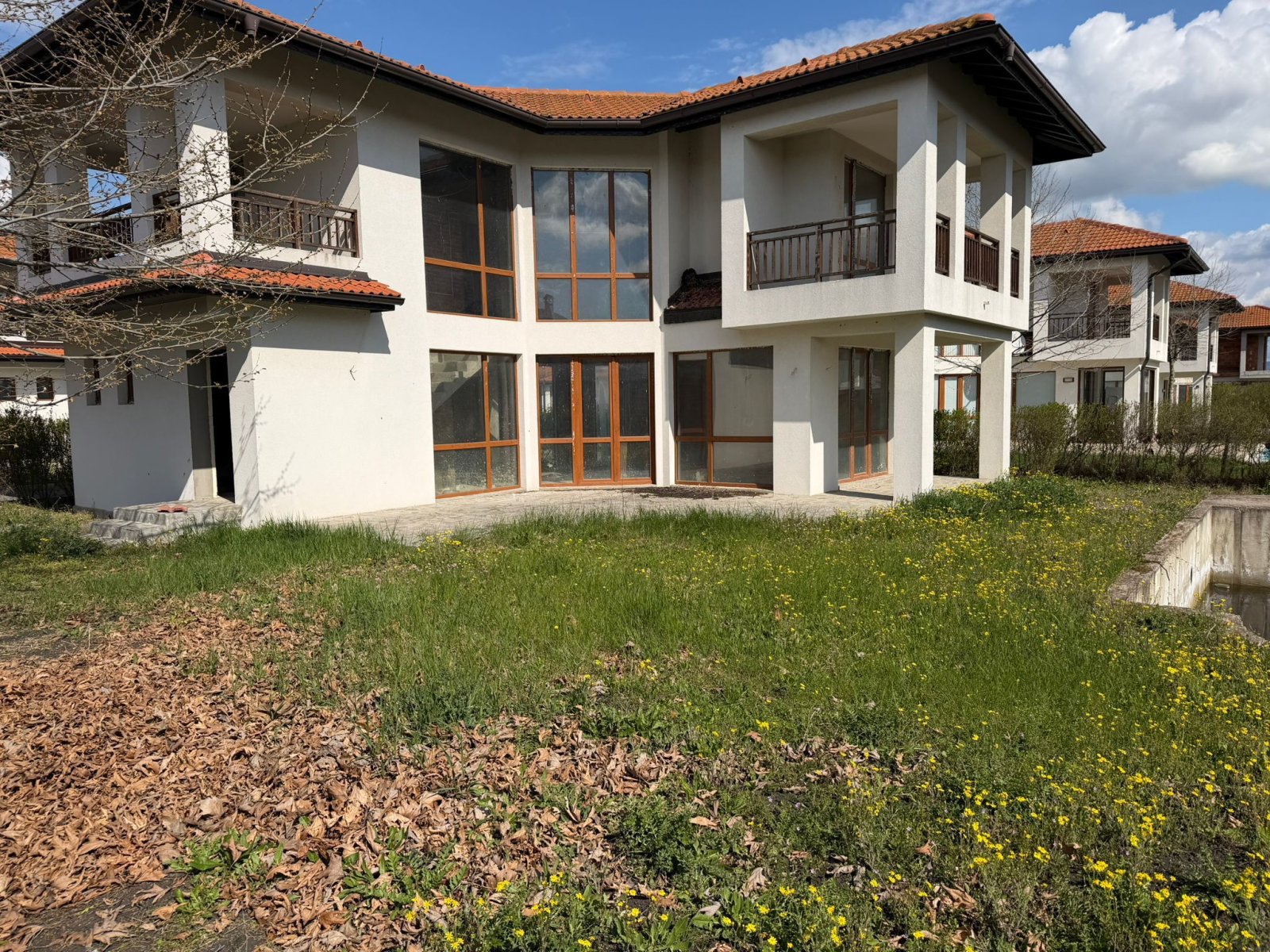 Casa allo stadio di costruzione nel complesso Floral Meadows Kableshkovo Bulgaria