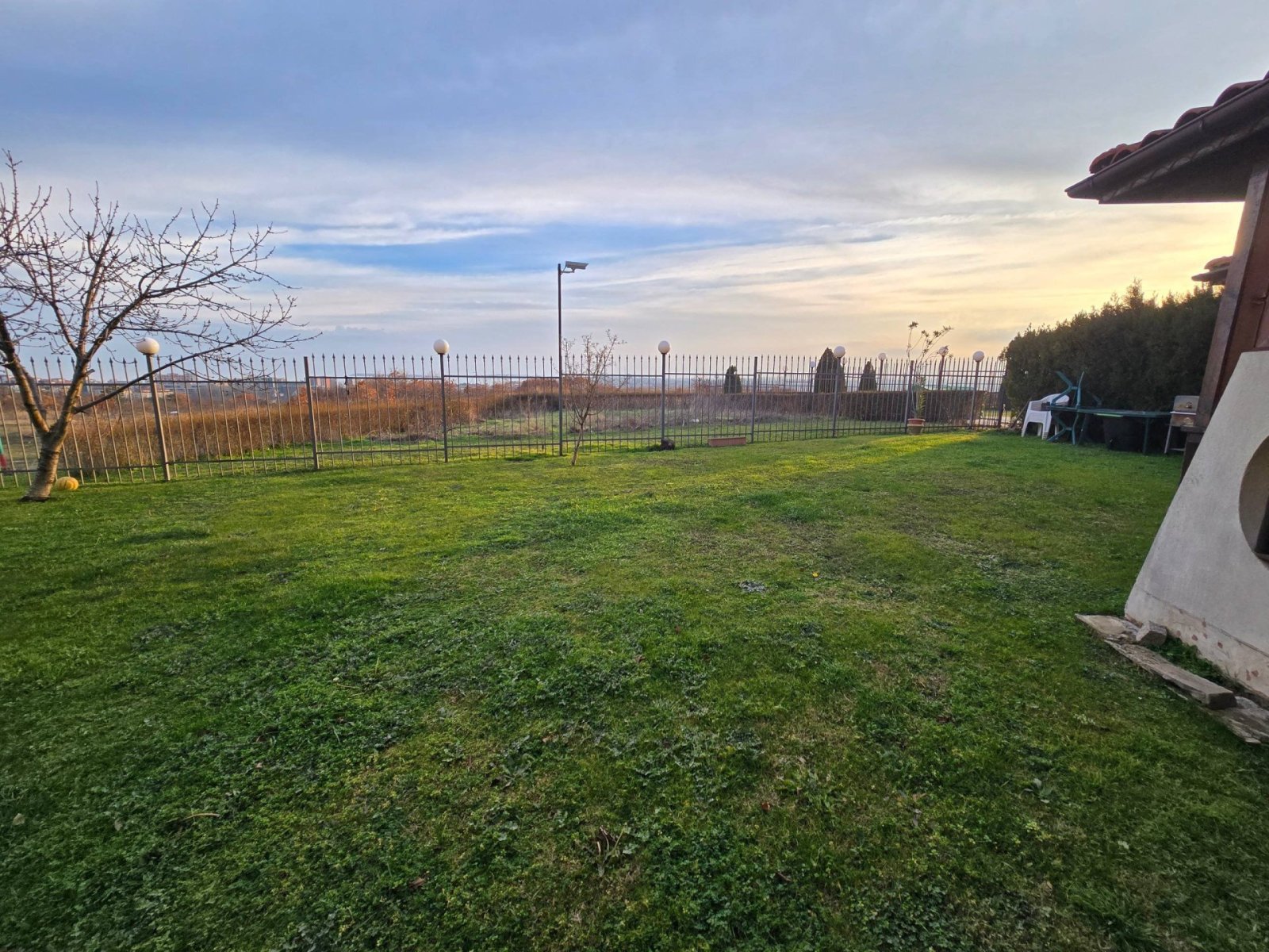 Casa a due piani a Kosharitsa – 120 m² di comfort, completamente ristrutturata e pronta per essere abitata. Complesso Imperial Heights, Bulgaria.