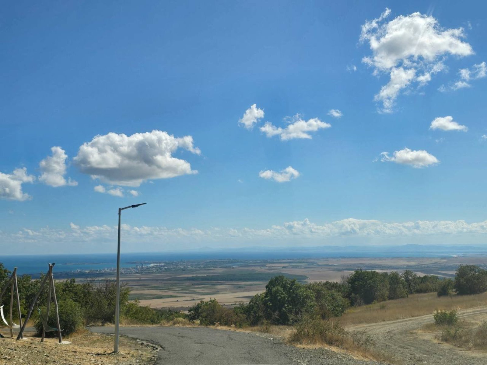 Casa di 6 stanze con una superficie totale di 208 m², situata nel villaggio di Kosharitsa sulla costa del Mar Nero in Bulgaria.