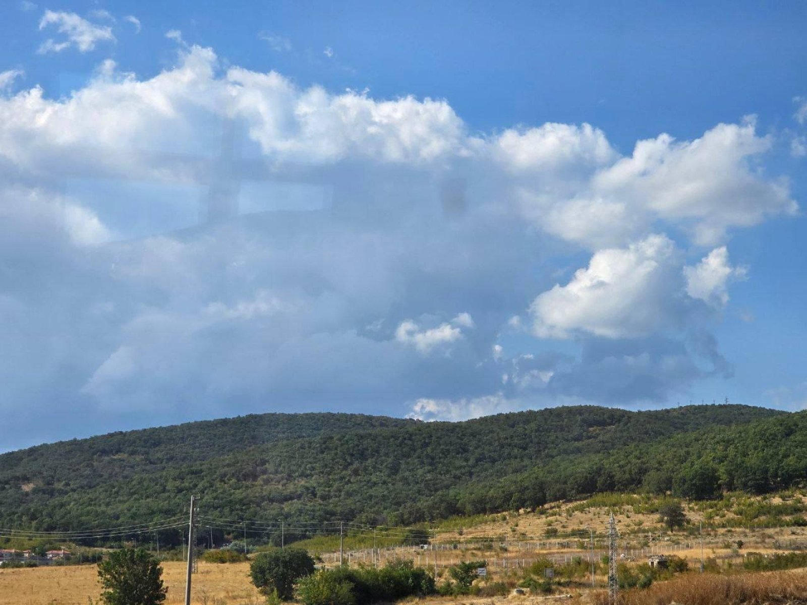 Casa di 6 stanze con una superficie totale di 208 m², situata nel villaggio di Kosharitsa sulla costa del Mar Nero in Bulgaria.