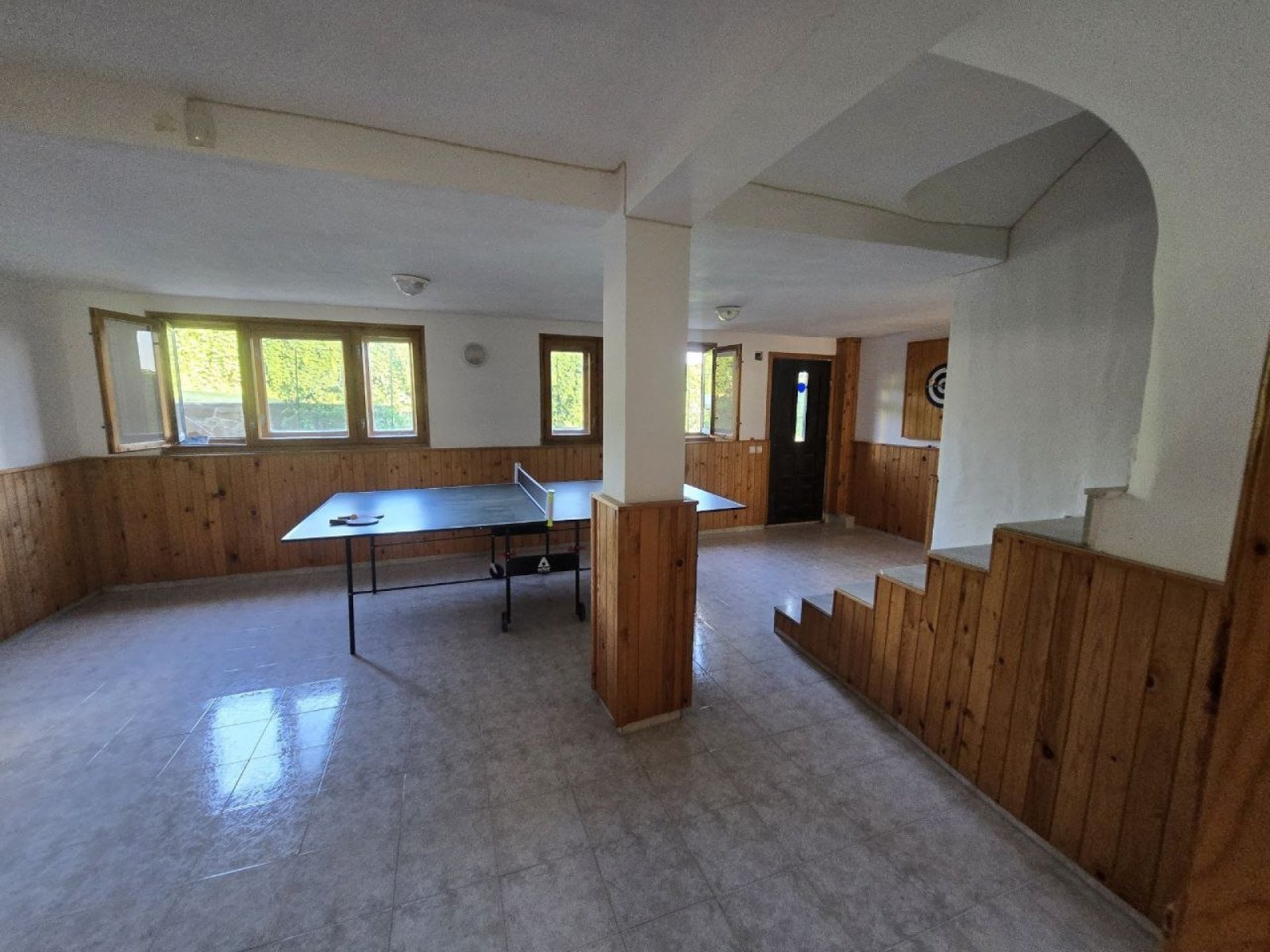 Kosharitsa: Casa di tre piani con vista panoramica sul mare nel centro del villaggio di Kosharitsa – sulla costa bulgara del Mar Nero. 