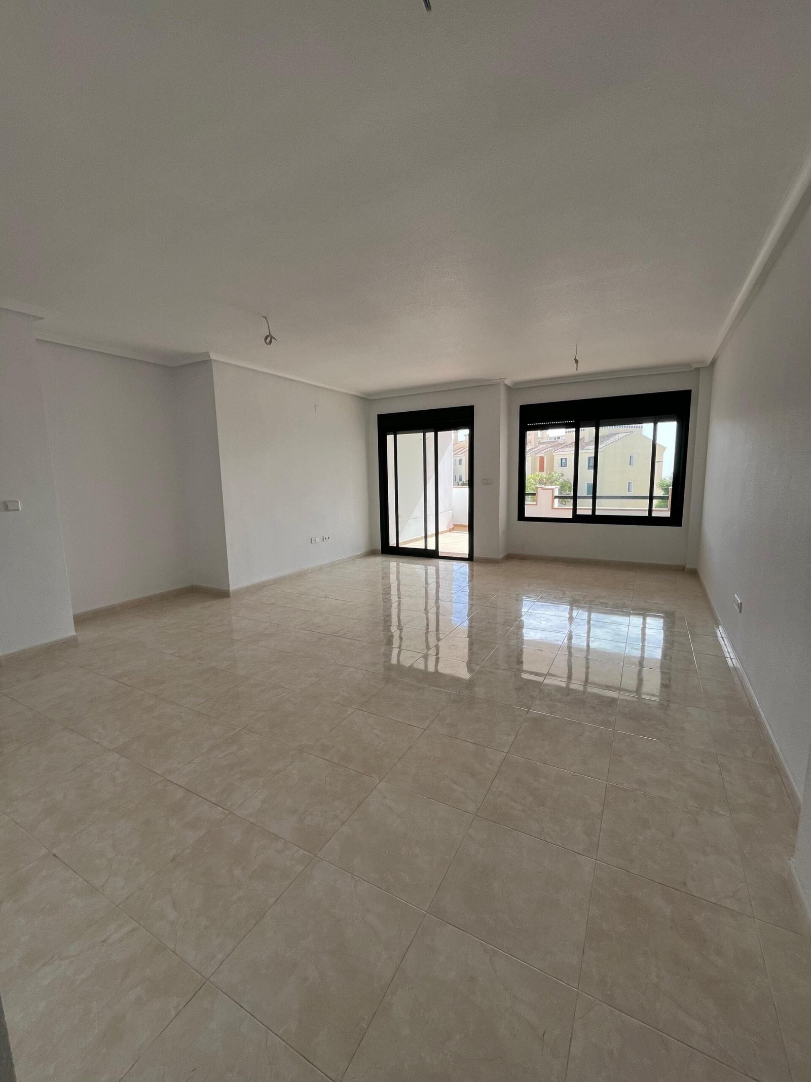 Modernes Apartment mit Terrasse und Pool in Orihuela