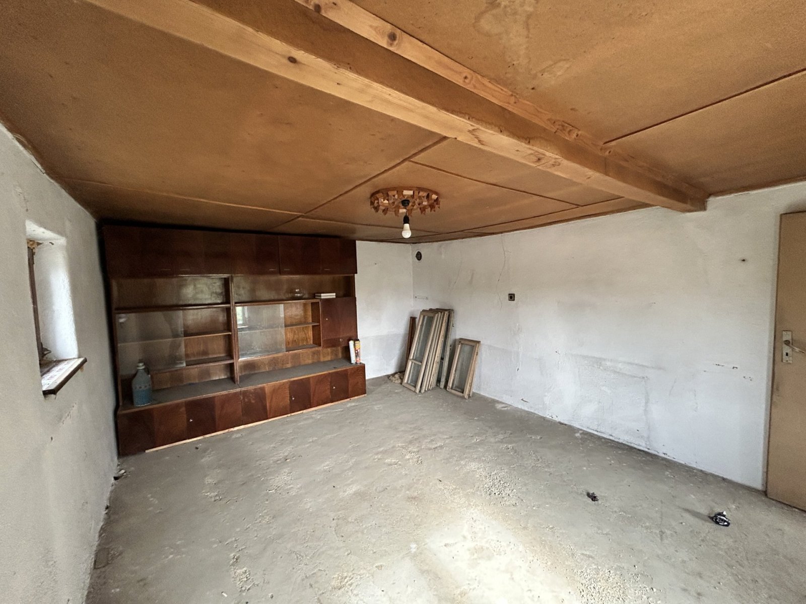 Vecchia casa parzialmente ristrutturata con ampio terreno a Odrintsi, regione di Dobrich, Bulgaria.