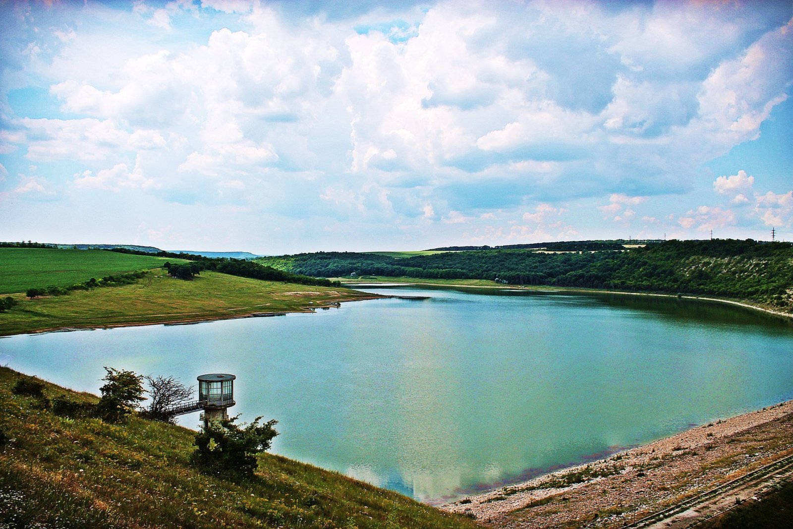 Vecchia casa parzialmente ristrutturata con ampio terreno a Odrintsi, regione di Dobrich, Bulgaria.