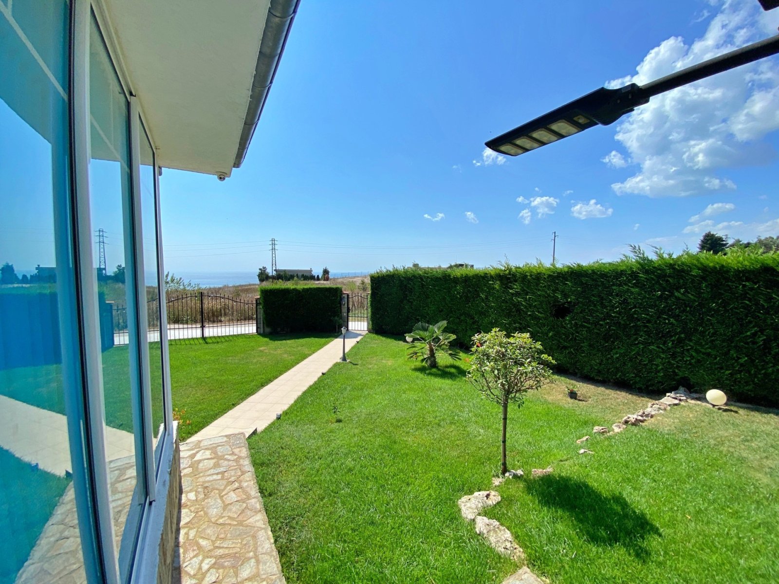 Villa con grande giardino, piscina e vista mare a Bojurets, Bulgaria