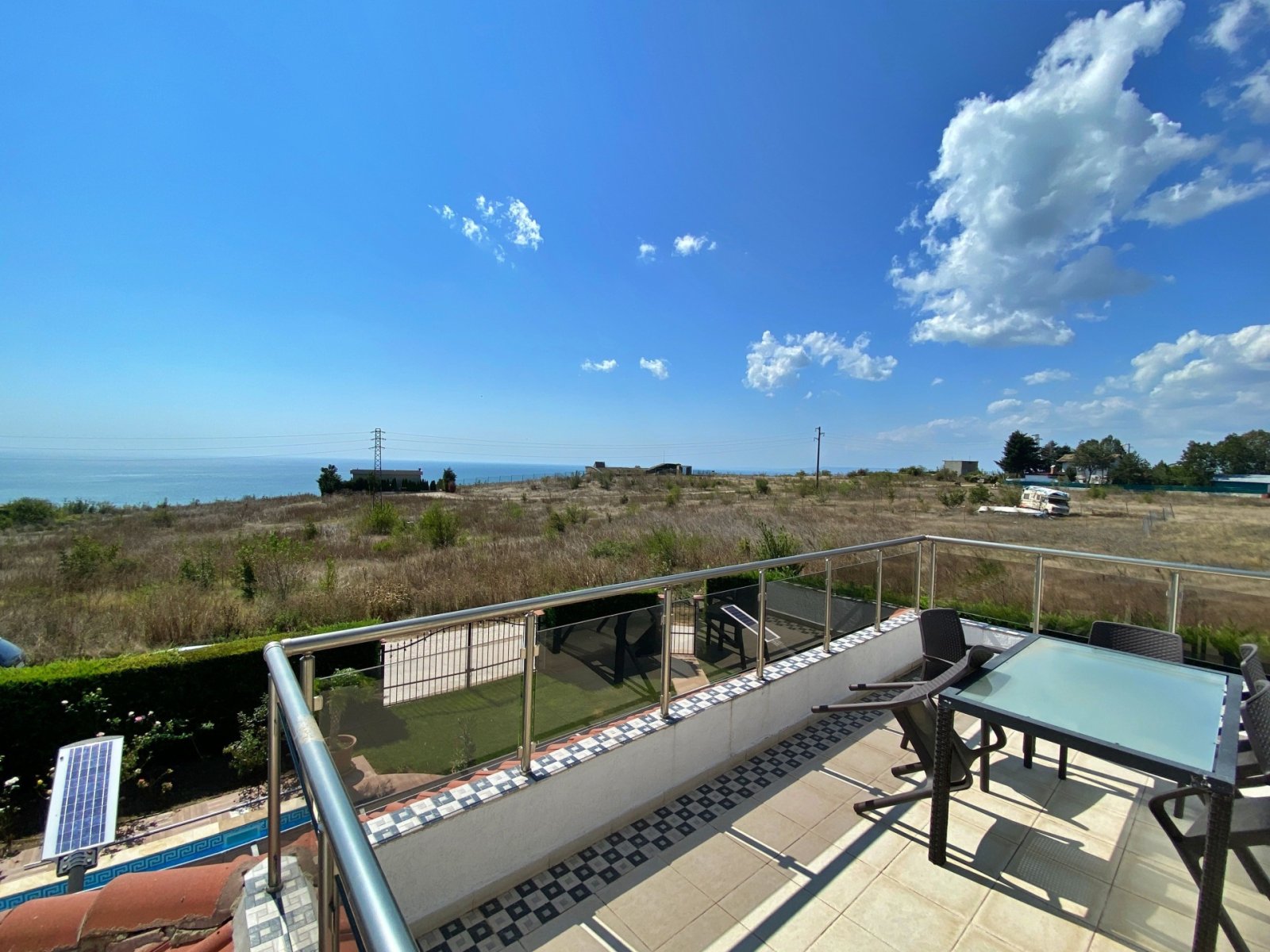 Villa con grande giardino, piscina e vista mare a Bojurets, Bulgaria