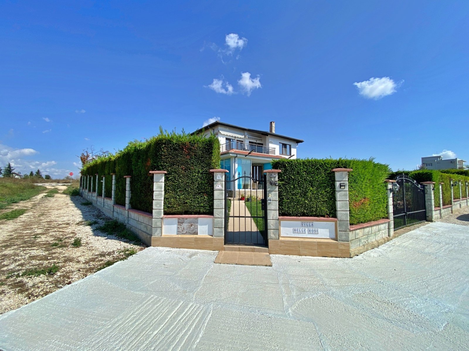 Villa con grande giardino, piscina e vista mare a Bojurets, Bulgaria