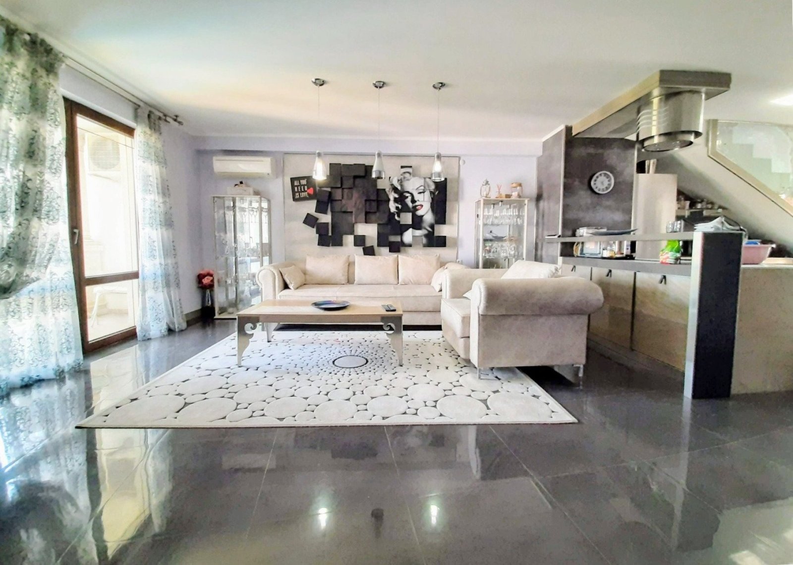 Appartamento maisonette unico e di lusso con 4 camere da letto, a soli 300 metri dalla spiaggia, nel complesso Esteban a Nessebar, Bulgaria.