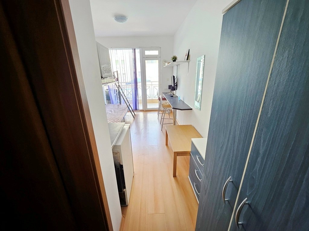 Monolocale compatto con balcone | Giornata soleggiata 6 | €37.000