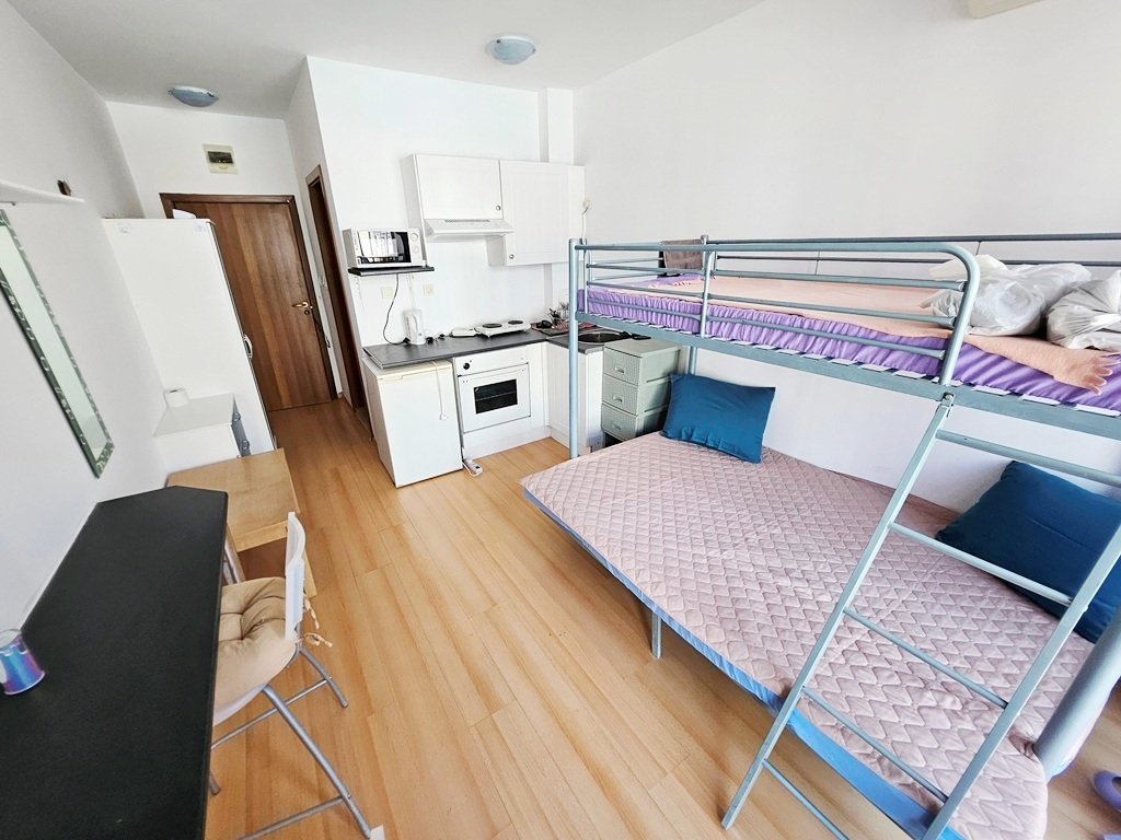 Monolocale compatto con balcone | Giornata soleggiata 6 | €37.000