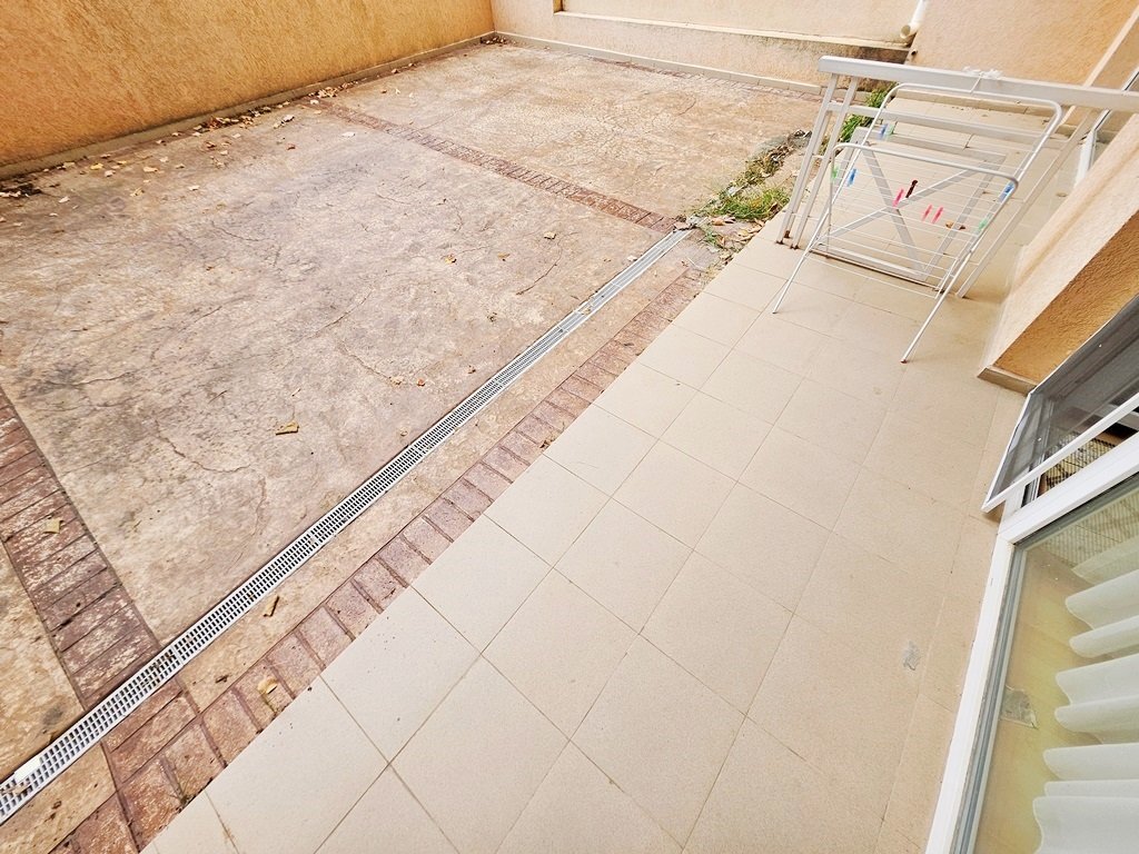 Monolocale compatto con balcone | Giornata soleggiata 6 | €37.000