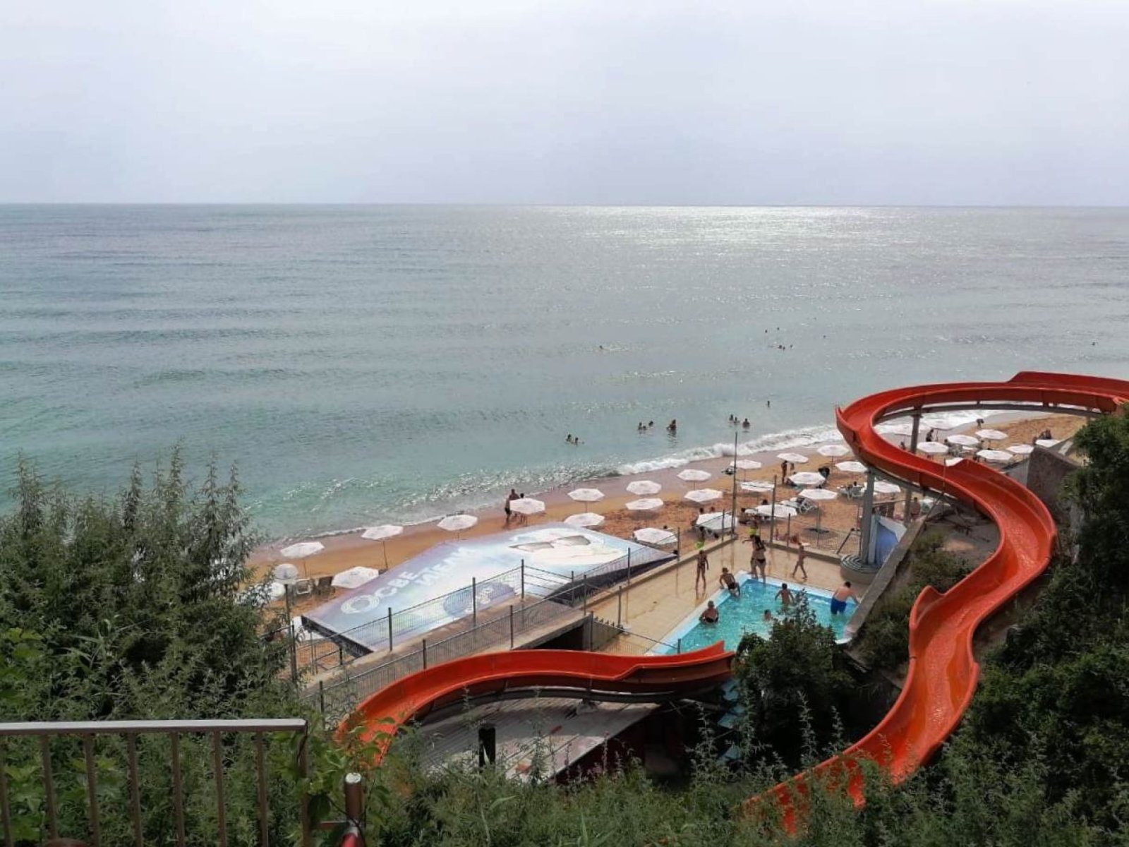 Appartamento di 3 stanze con vista mare, due bagni, direttamente sulla spiaggia – complesso Silver Beach, Byala, Bulgaria