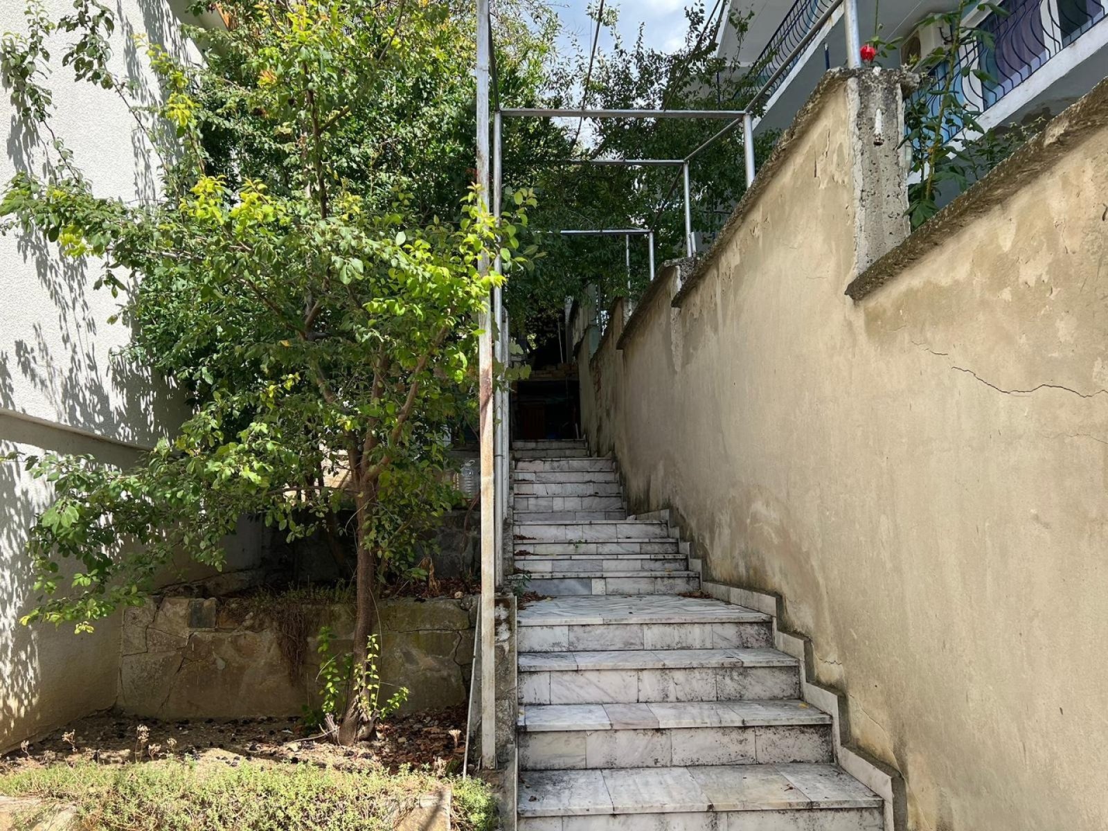 Casa di quattro piani con piscina, vista mare e bel giardino a Kosharitsa, Bulgaria