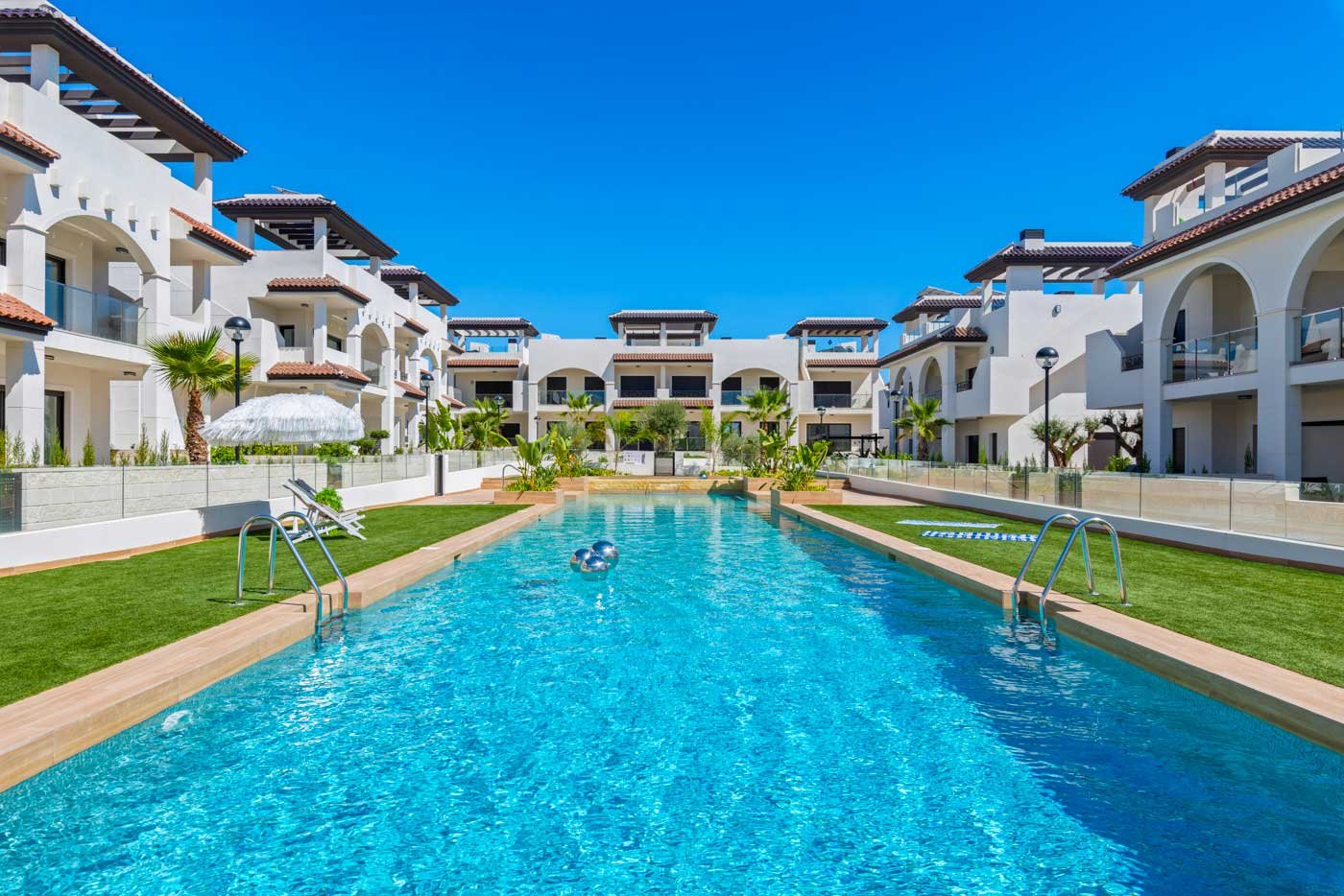 Moderner Bungalow mit Schwimmbad und Garten, 4 km vom Meer entfernt, Rojales