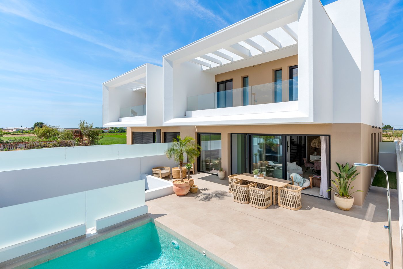 Moderne Stadthäuser mit privatem Pool und Garten, in der Nähe des Flughafens, Dolores