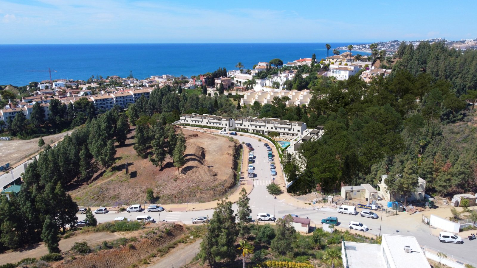 Luxuriöse Stadthäuser, 1 km vom Meer entfernt, mit Jacuzzi und Garten, Las Lagunas de Mijas