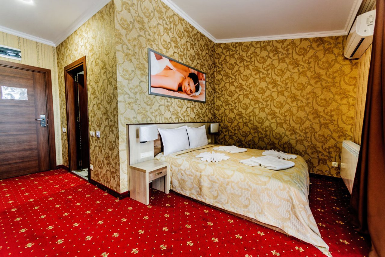 hotel-alisa-dvojna-staya-2-bedroom-2