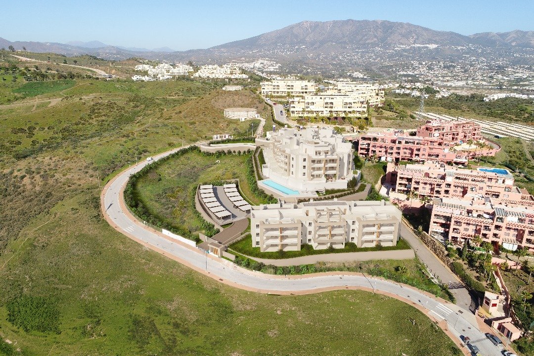 Stilvolle Wohnung mit Terrasse in der Nähe des Meeres und Investitionsmöglichkeiten Las Lagunas de Mijas