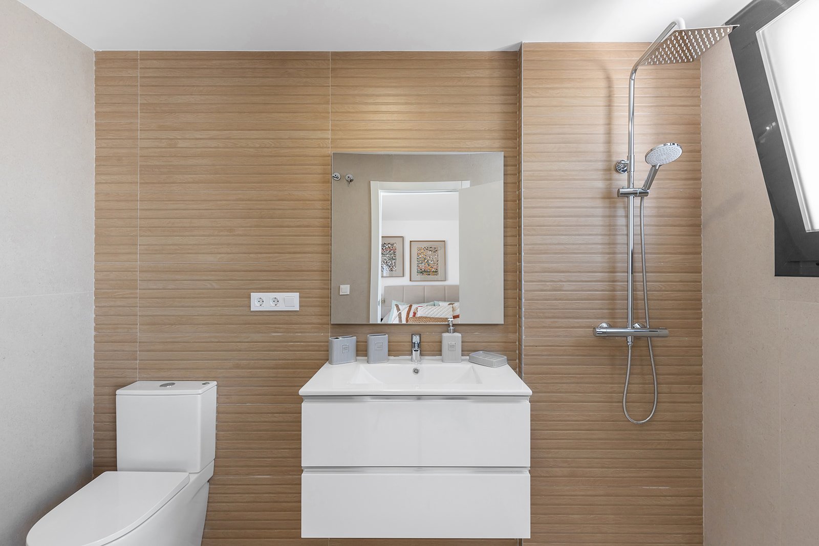 Moderne Stadthäuser, private Terrassen und Pool, Rafal