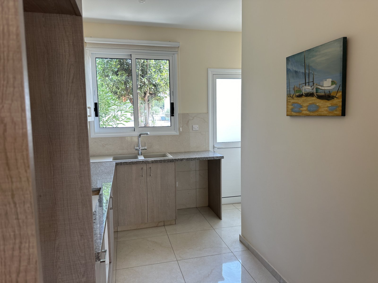 Moderne Villa mit 3 Schlafzimmern, 400 m vom Strand entfernt, in der prestigeträchtigen Lage der Königsgräber in Paphos