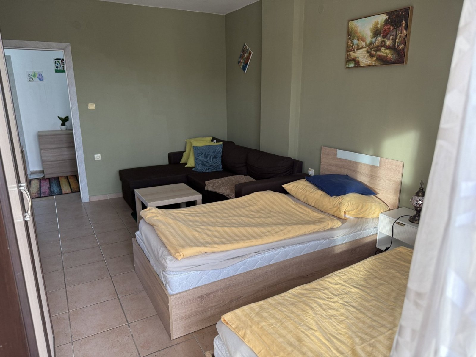 Ampio appartamento con tre locali, due camere da letto e due terrazze nel complesso Summer Dreams, in posizione privilegiata nella località turistica di Sunny Beach, Bulgaria.