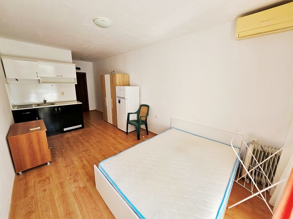 Monolocale accogliente con balcone e vista sul giardino in Gerber 4 – completamente arredato