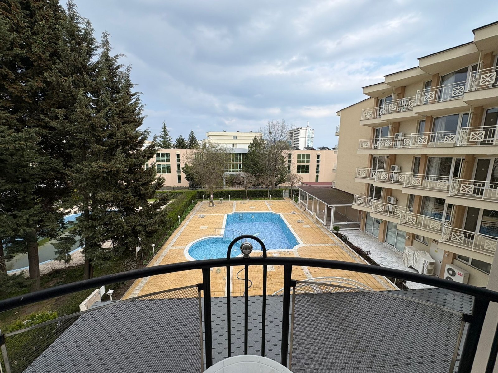 Appartamento con 3 camere nel complesso Karlovo Sonnenstrand in Bulgaria