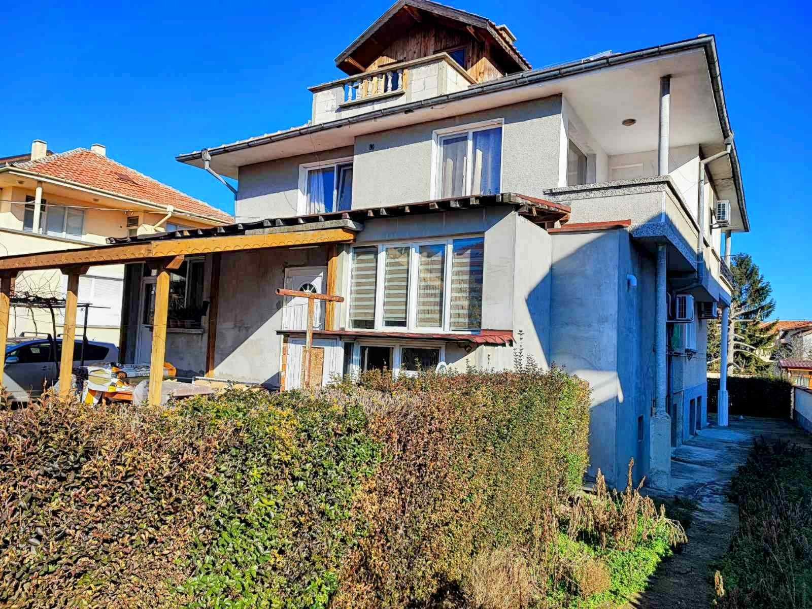 Ravda: Casa di tre piani a Ravda, Bulgaria 