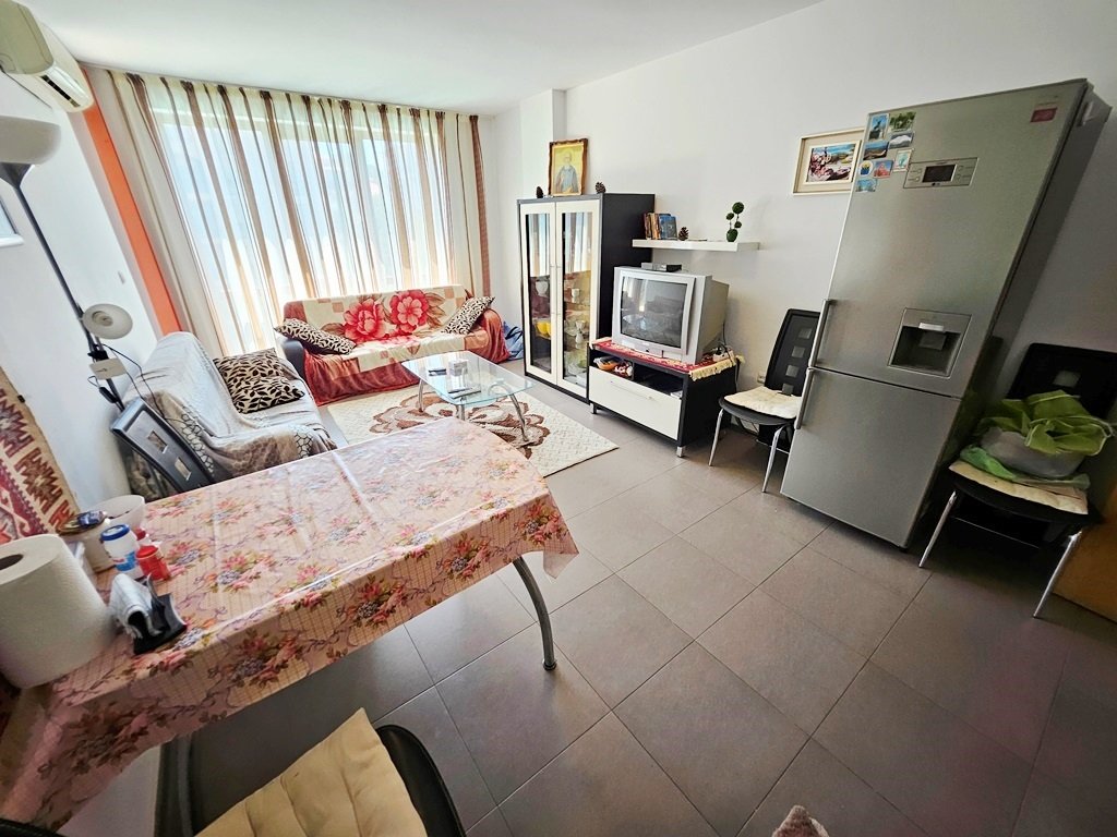 Grande appartamento con 2 camere da letto con vista piscina a Sunny View North – luminoso, spazioso e pronto all'uso