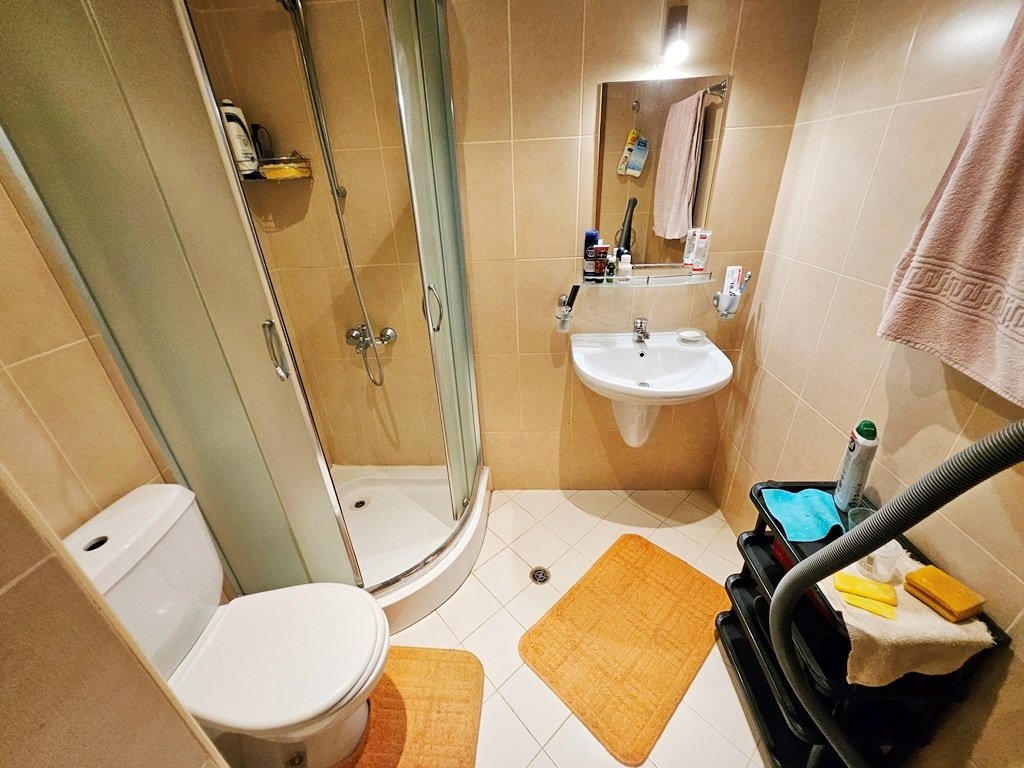 Grande appartamento con 2 camere da letto con vista piscina a Sunny View North – luminoso, spazioso e pronto all'uso
