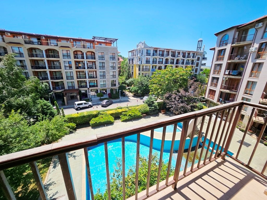 Grande appartamento con 2 camere da letto con vista piscina a Sunny View North – luminoso, spazioso e pronto all'uso